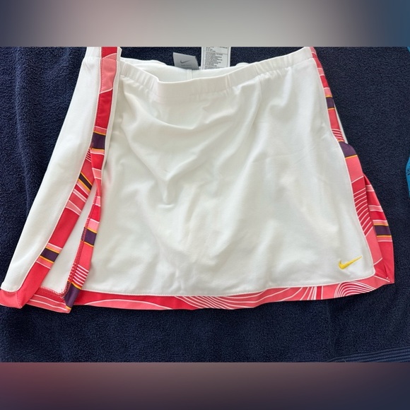 Nike Athletic Skort - White W/Colorful Trim & Side Slits. Like New Size Small - Picture 5 of 8